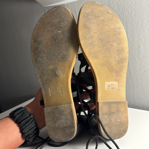 Tie up sandals by soda - Picture 6 of 6